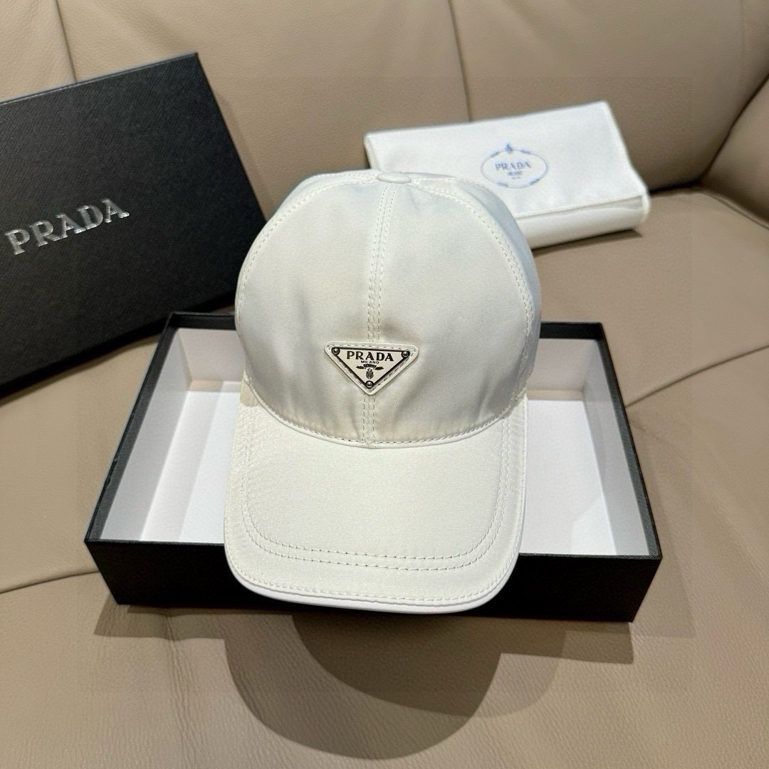 火爆倒三角四色出货！配盒子布袋，Prada(普拉达)经典原单棒球帽， 经典倒三角金属logo，专柜1:1