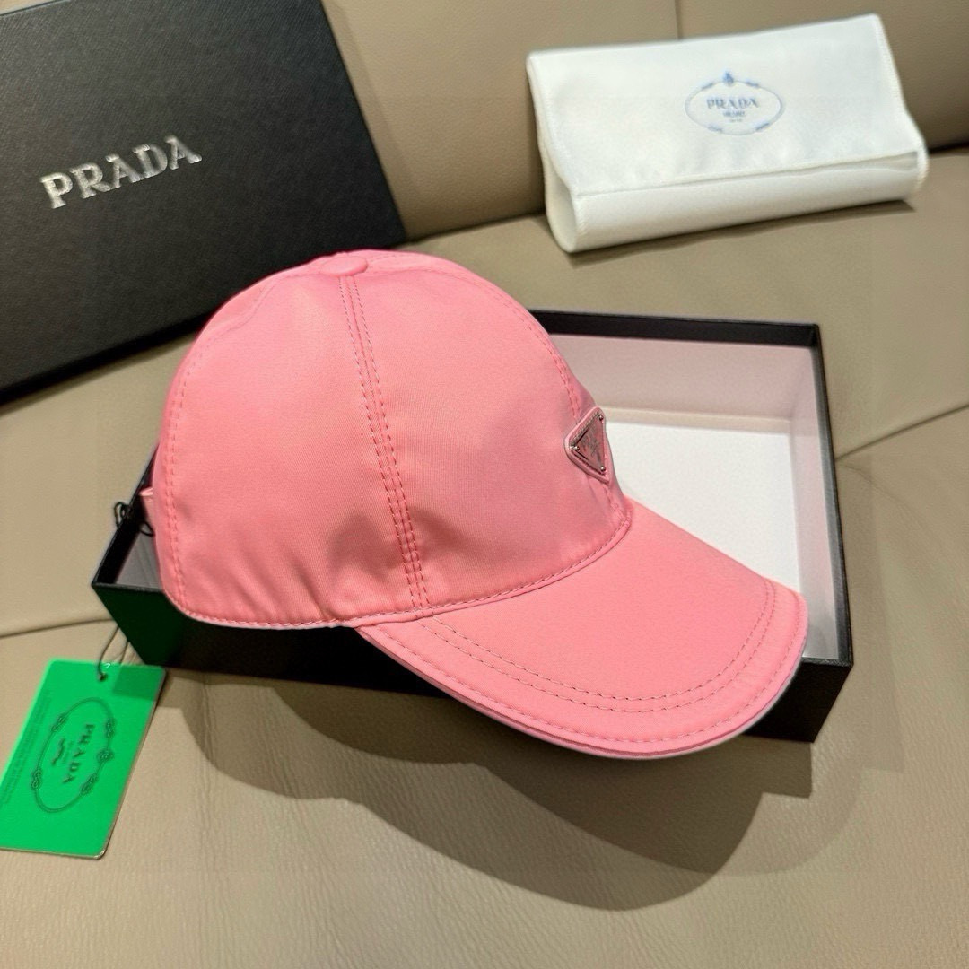 火爆倒三角四色出货！配盒子布袋，Prada(普拉达)经典原单棒球帽， 经典倒三角金属logo，专柜1:1