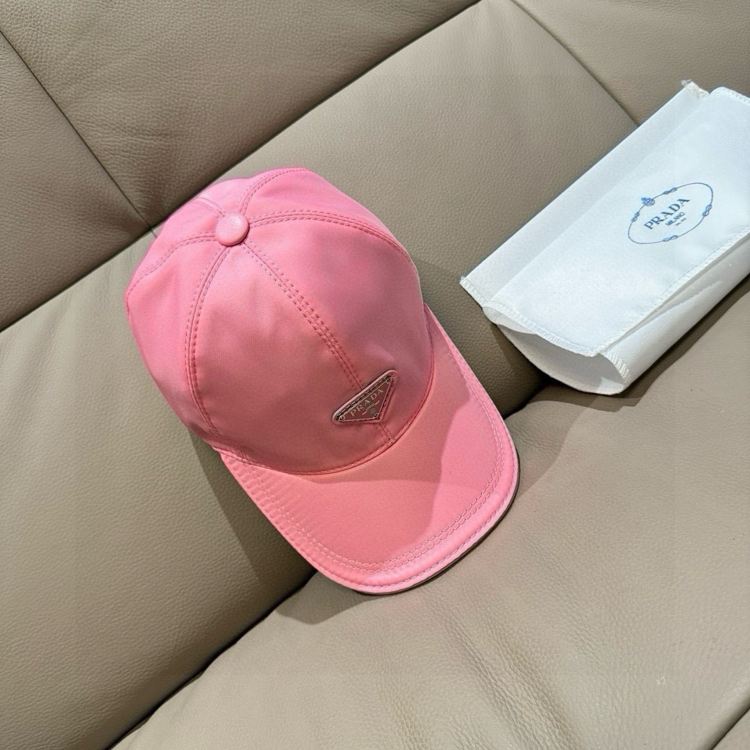火爆倒三角四色出货！配盒子布袋，Prada(普拉达)经典原单棒球帽， 经典倒三角金属logo，专柜1:1