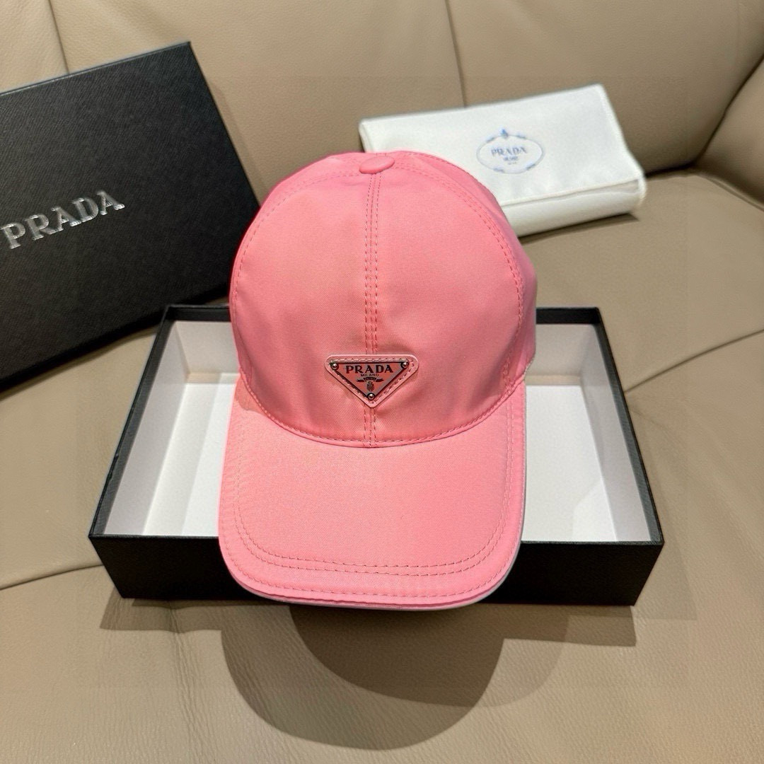 火爆倒三角四色出货！配盒子布袋，Prada(普拉达)经典原单棒球帽， 经典倒三角金属logo，专柜1:1