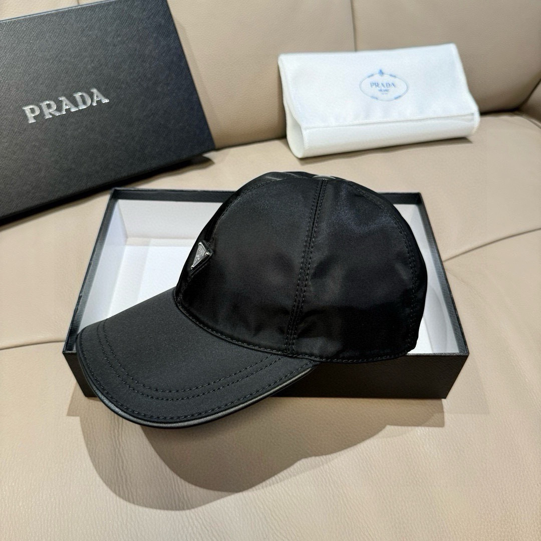 火爆倒三角四色出货！配盒子布袋，Prada(普拉达)经典原单棒球帽， 经典倒三角金属logo，专柜1:1