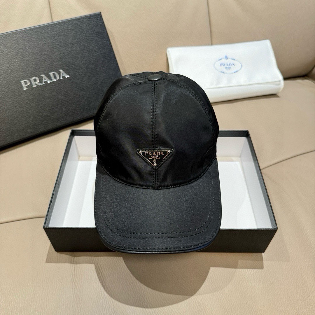 火爆倒三角四色出货！配盒子布袋，Prada(普拉达)经典原单棒球帽， 经典倒三角金属logo，专柜1:1