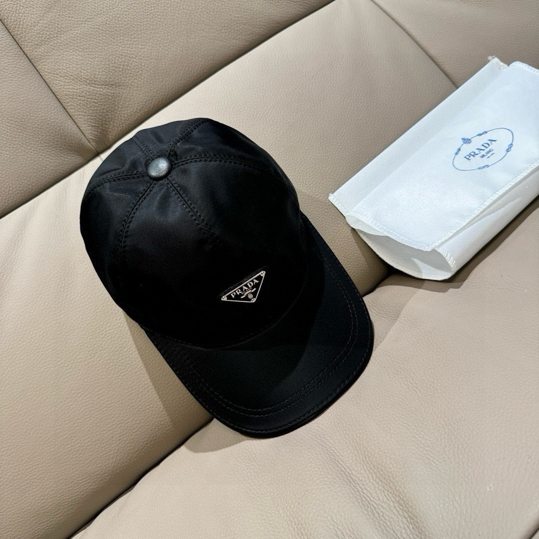 火爆倒三角四色出货！配盒子布袋，Prada(普拉达)经典原单棒球帽， 经典倒三角金属logo，专柜1:1