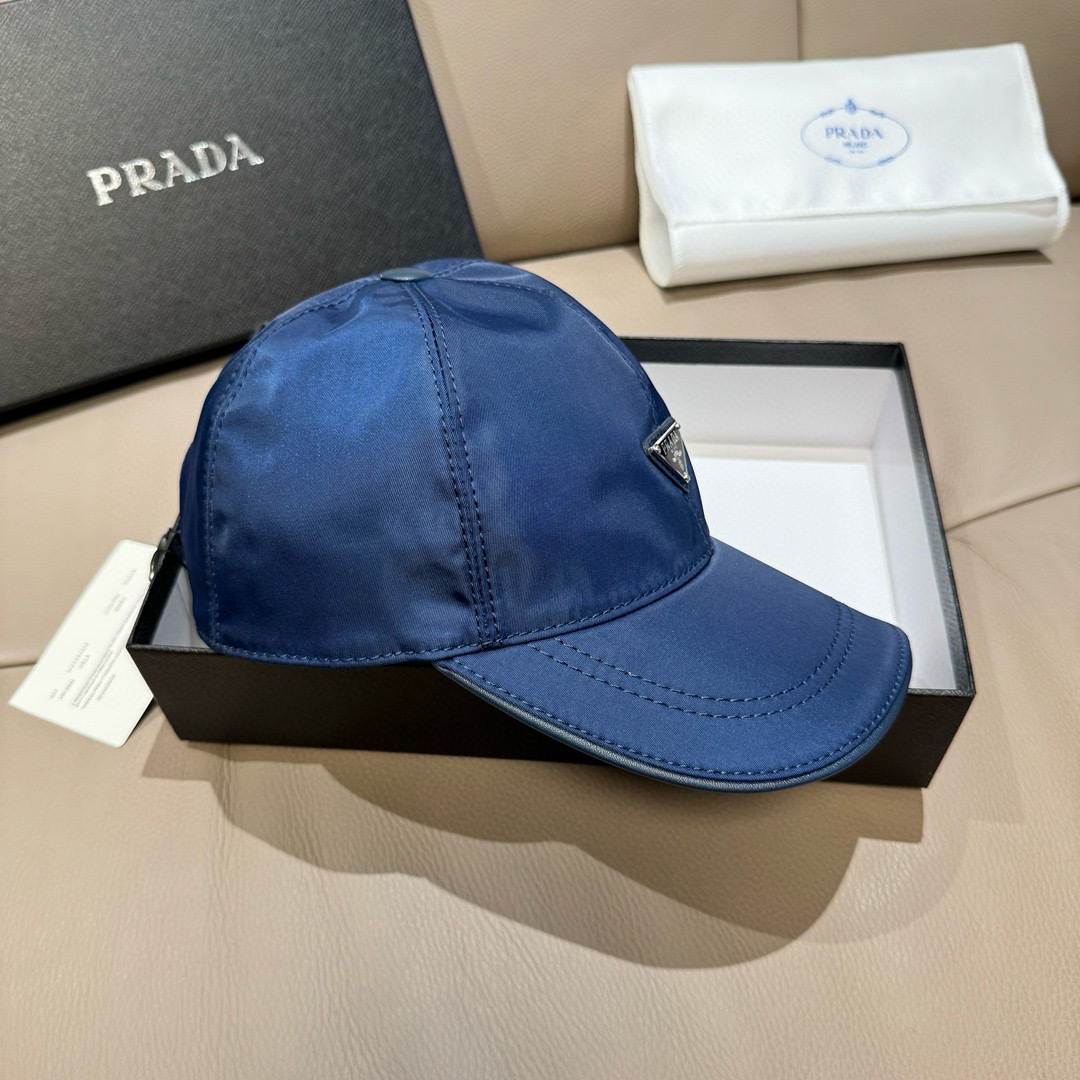 火爆倒三角四色出货！配盒子布袋，Prada(普拉达)经典原单棒球帽， 经典倒三角金属logo，专柜1:1