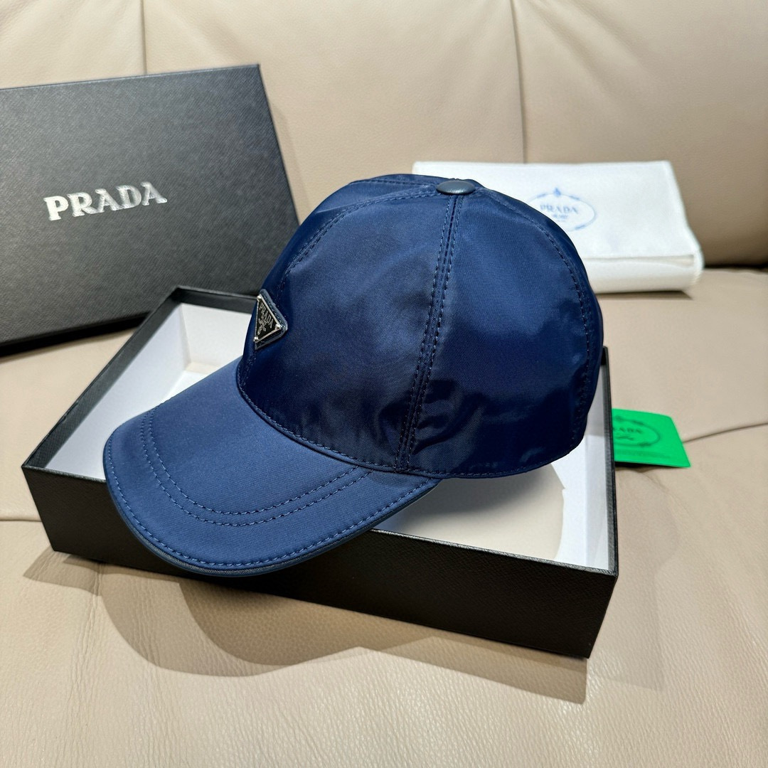 火爆倒三角四色出货！配盒子布袋，Prada(普拉达)经典原单棒球帽， 经典倒三角金属logo，专柜1:1
