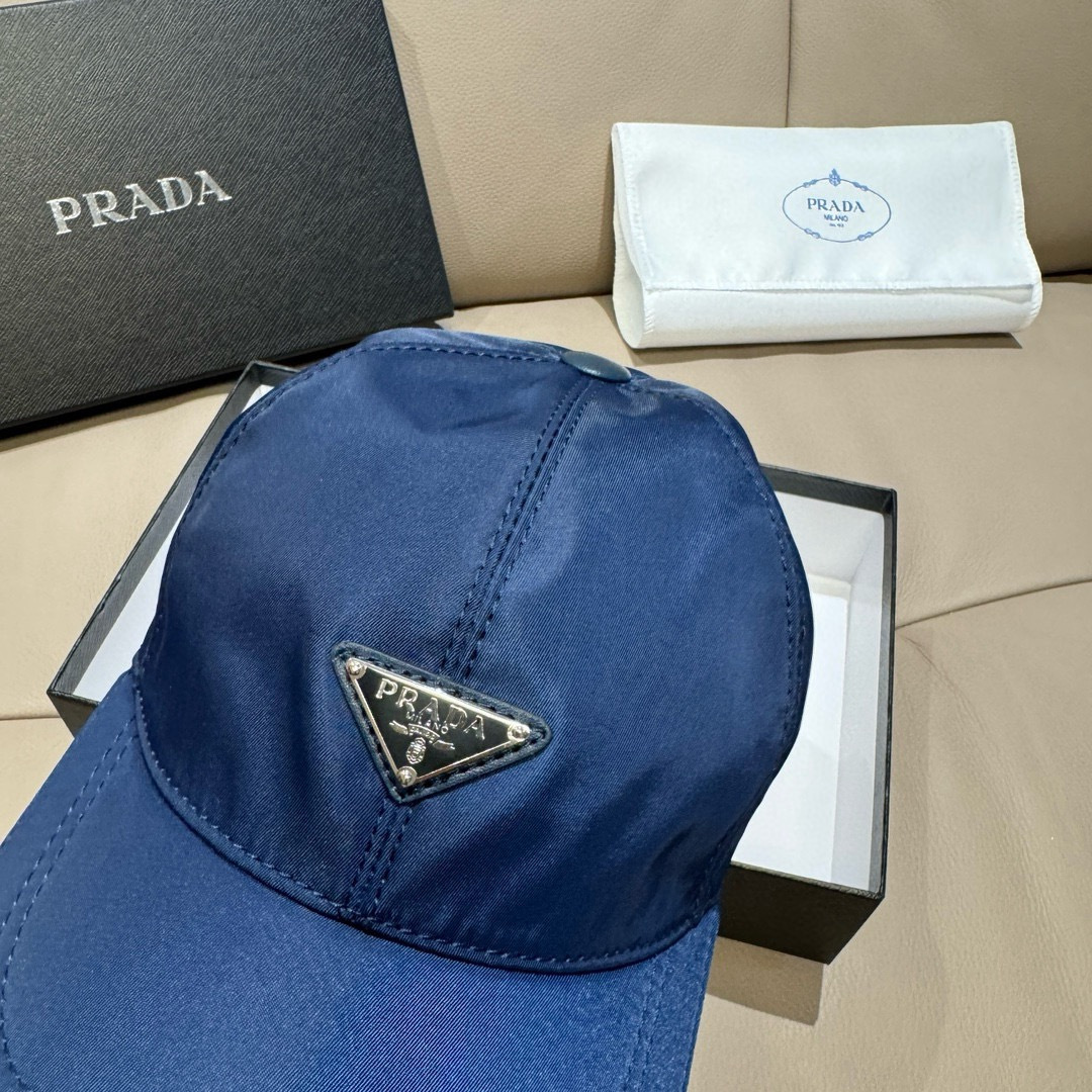 火爆倒三角四色出货！配盒子布袋，Prada(普拉达)经典原单棒球帽， 经典倒三角金属logo，专柜1:1