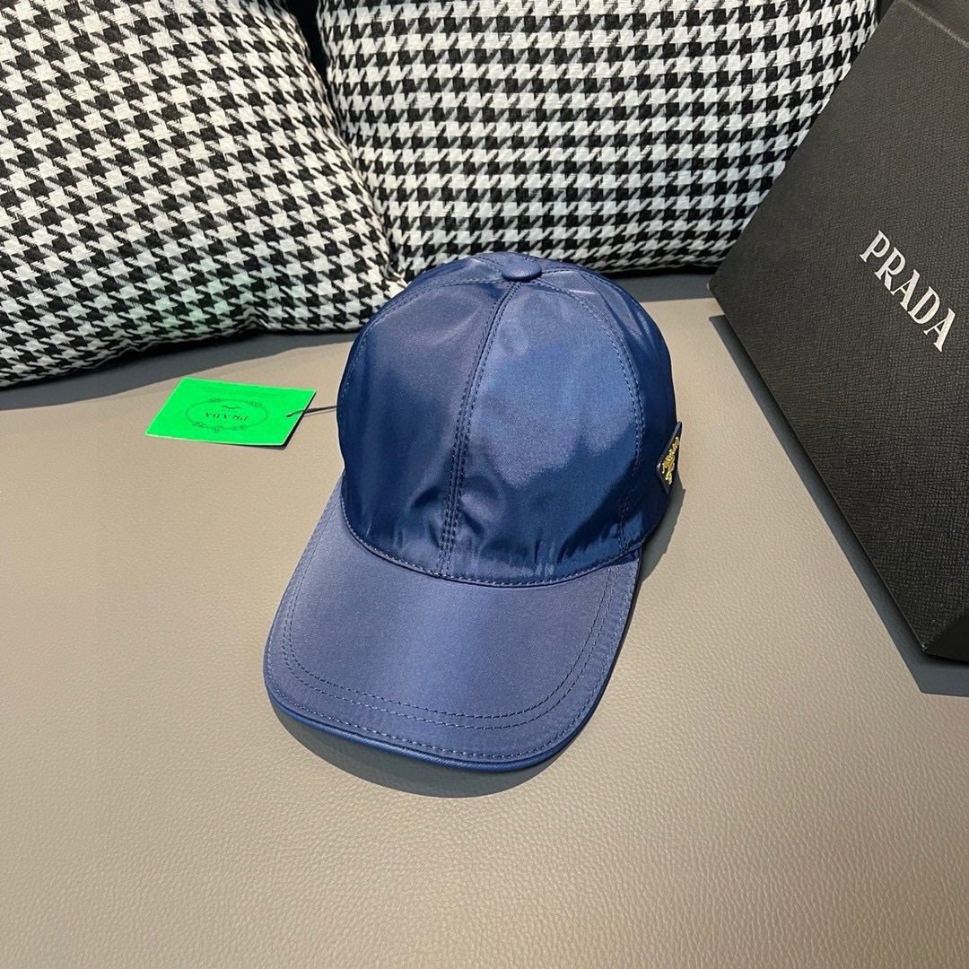 倒三角闪亮出货，现货足！配盒子布袋，Prada(普拉达)经典原单棒球帽， 经典倒三角金属logo，专柜1