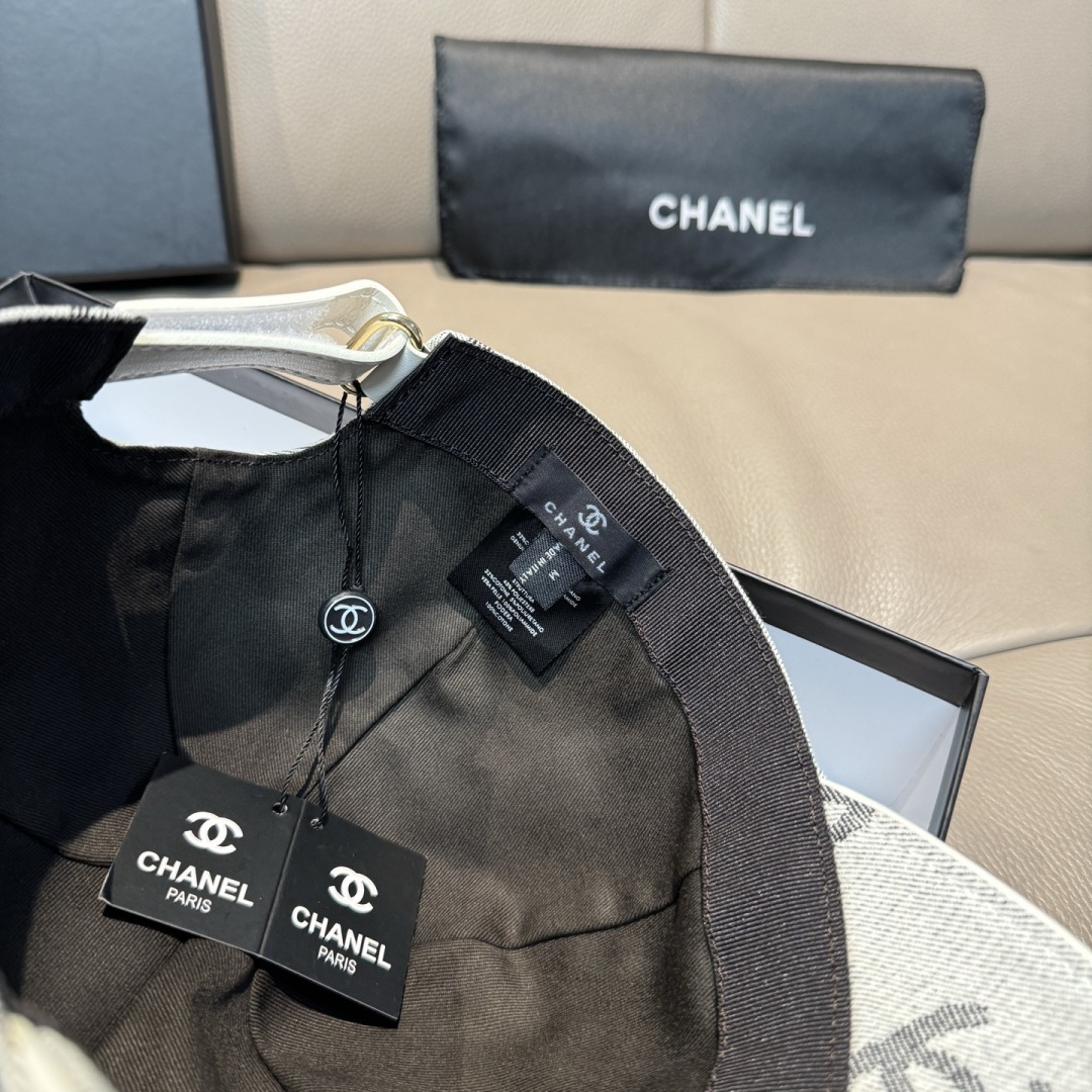 配包装布袋，Chanel(香奈儿)经典原单棒球帽， 经典双C,专柜1:1开模订制，原版帆布料+头层牛皮，