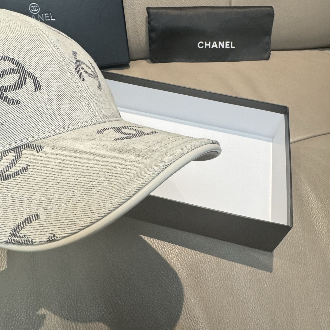 配包装布袋，Chanel(香奈儿)经典原单棒球帽， 经典双C,专柜1:1开模订制，原版帆布料+头层牛皮，