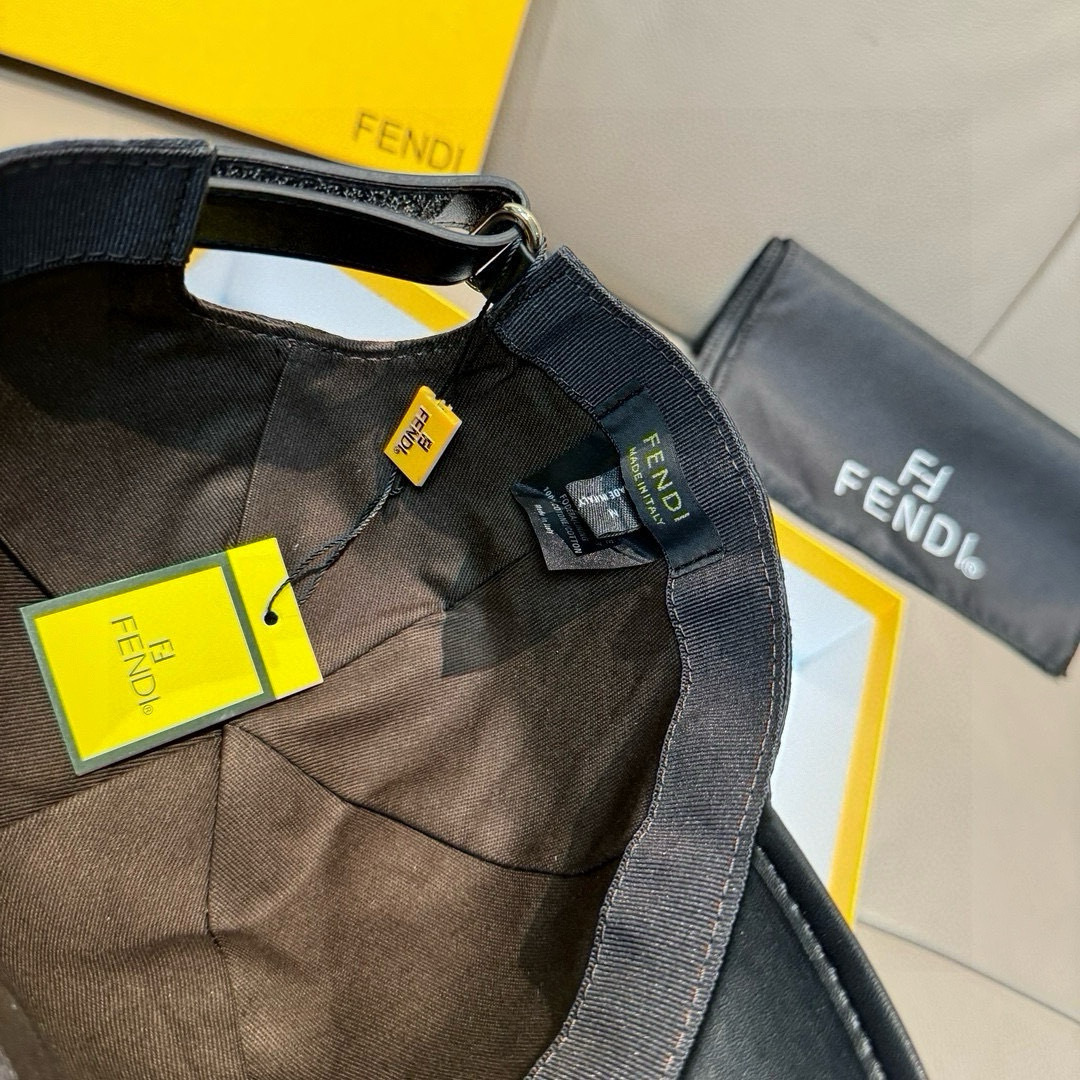 配盒子布袋，Fendi(芬迪)新款原单棒球帽， 双F老花拼皮，复古韵味十足，1:1开模订制，原版帆布料+