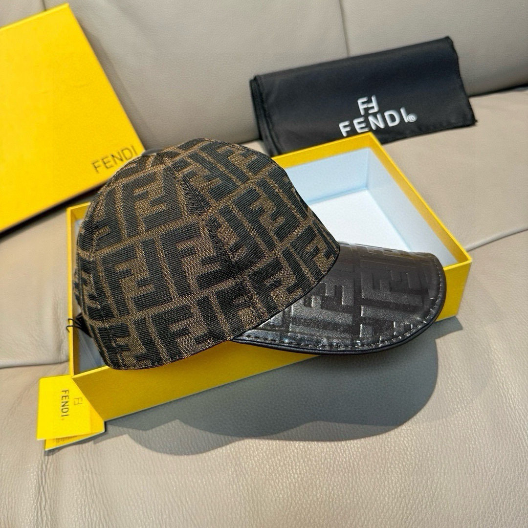 配盒子布袋，Fendi(芬迪)新款原单棒球帽， 双F老花拼皮，复古韵味十足，1:1开模订制，原版帆布料+
