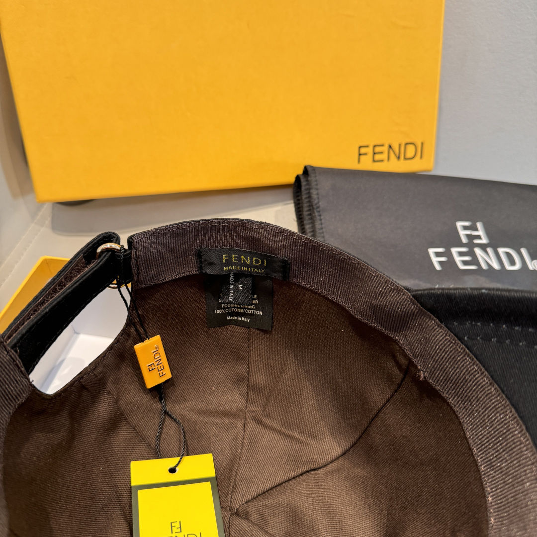 配盒子布袋，Fendi（芬迪）新款原单棒球帽， 双F狗狗刺绣，专柜热卖款中，1:1开模订制，原厂棉布料+