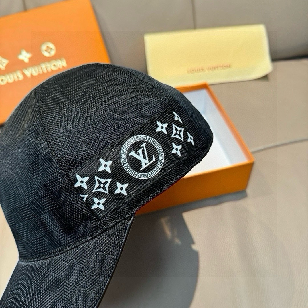 配包装布袋，LV路易威登新款原单棒球帽，经典棋盘格，1:1开模订制，原版专柜布料+头层牛皮，小方格时尚帅