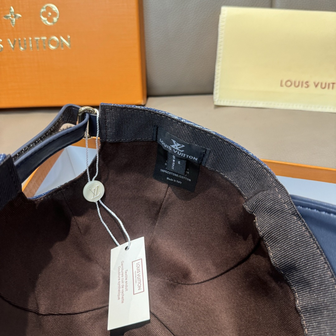 配盒子布袋，LV(路易威登)新款原单棒球帽，牛皮压花，1:1开模订制，原版牛仔布料，做工细致完美，质量超