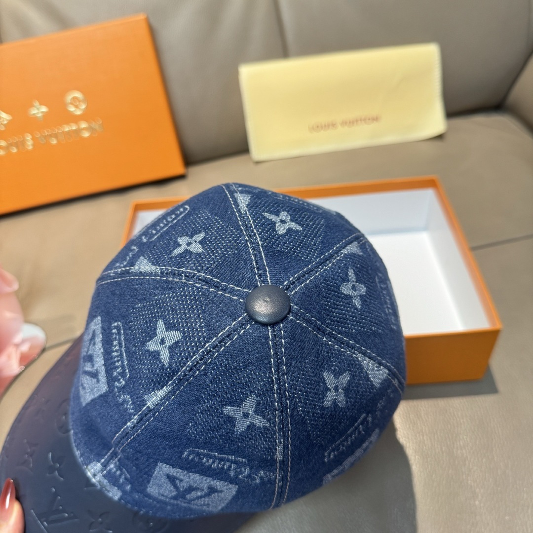 配盒子布袋，LV(路易威登)新款原单棒球帽，牛皮压花，1:1开模订制，原版牛仔布料，做工细致完美，质量超