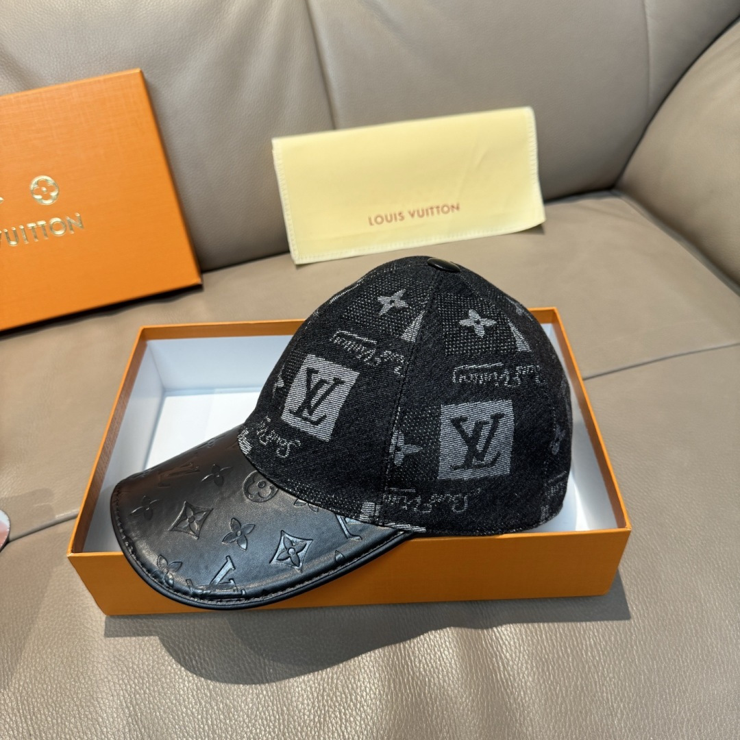 配盒子布袋，LV(路易威登)新款原单棒球帽，牛皮压花，1:1开模订制，原版牛仔布料，做工细致完美，质量超