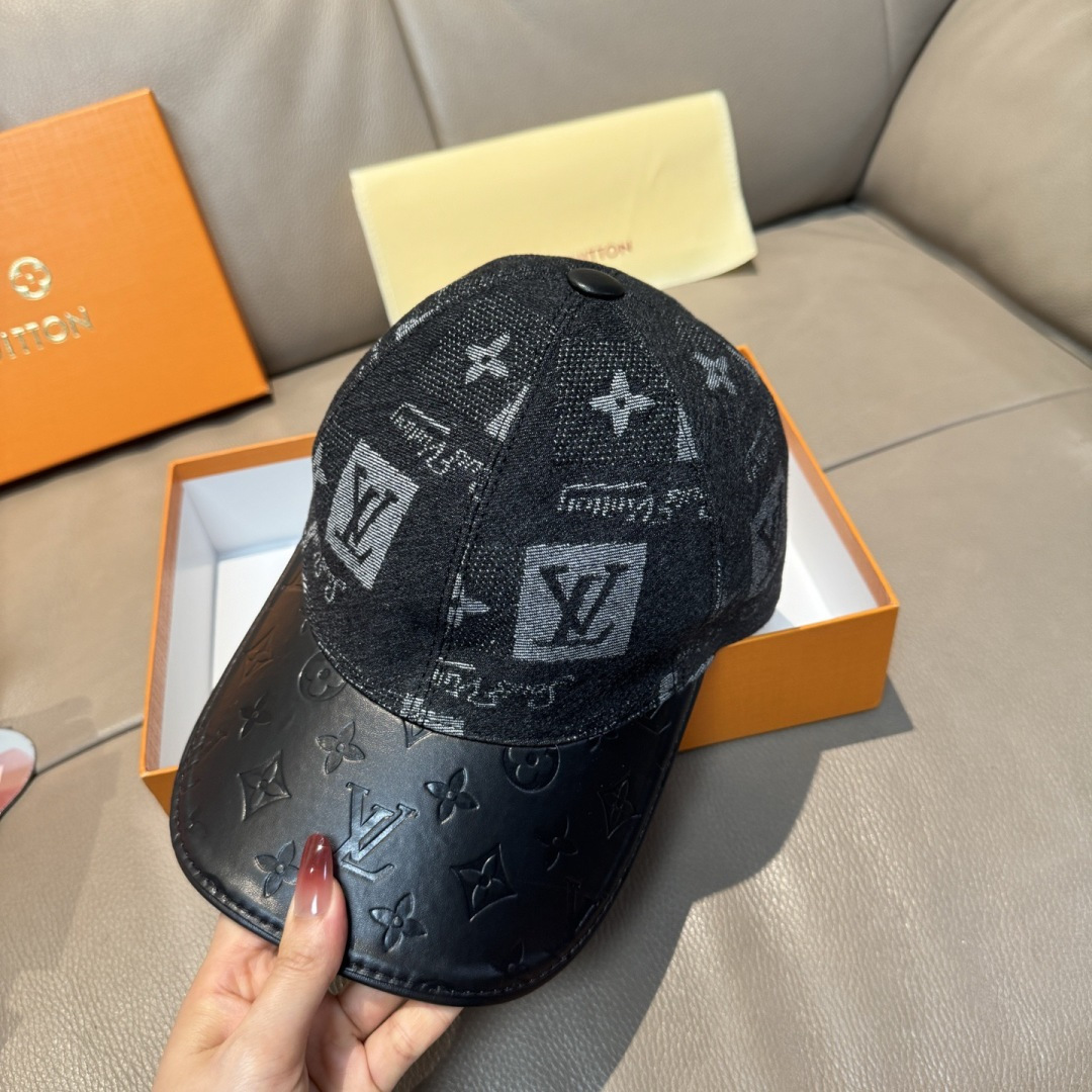 配盒子布袋，LV(路易威登)新款原单棒球帽，牛皮压花，1:1开模订制，原版牛仔布料，做工细致完美，质量超