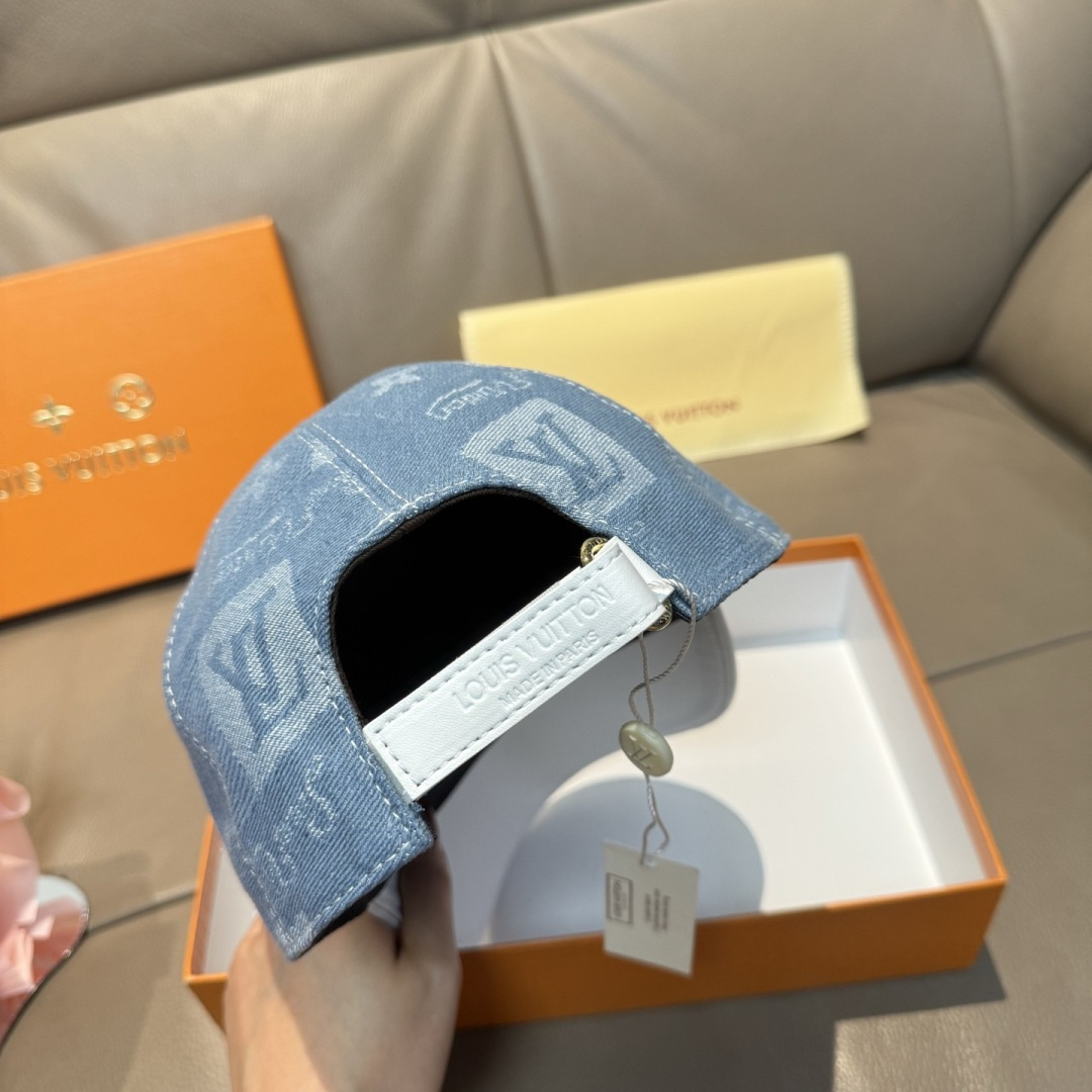 配盒子布袋，LV(路易威登)新款原单棒球帽，牛皮压花，1:1开模订制，原版牛仔布料，做工细致完美，质量超