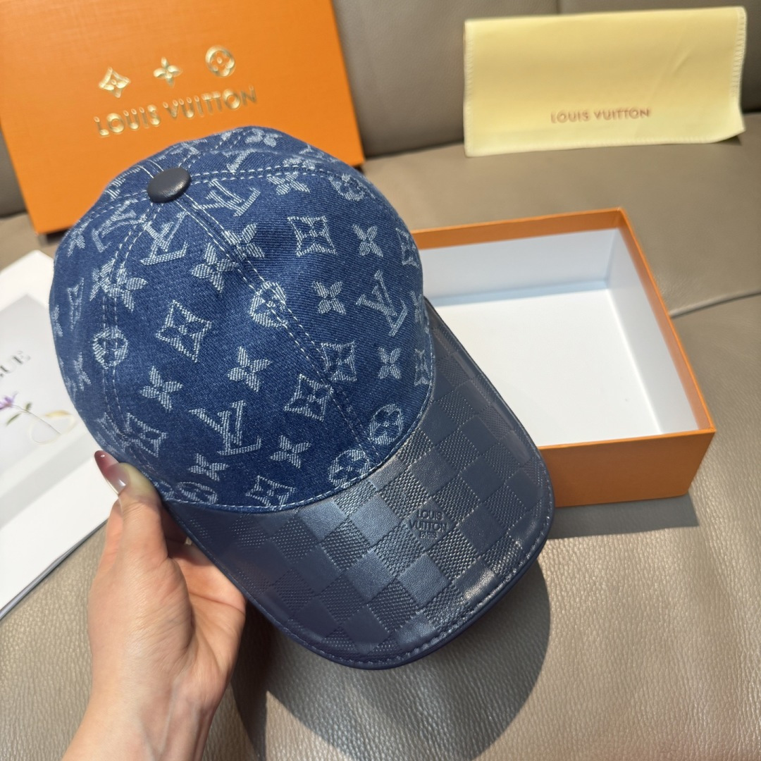 配盒子布袋，LV(路易威登)新款原单棒球帽，牛皮压花，1:1开模订制，原版牛仔布料，做工细致完美，质量超