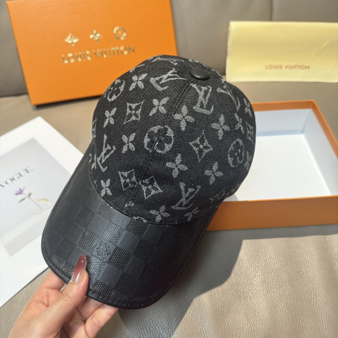 配盒子布袋，LV(路易威登)新款原单棒球帽，牛皮压花，1:1开模订制，原版牛仔布料，做工细致完美，质量超