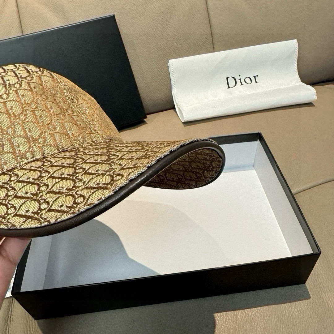 新款出货配盒子布袋，Dior(迪奥)新款原单棒球帽， Dior老花，复古韵味十足，专柜断货热门，1:1开