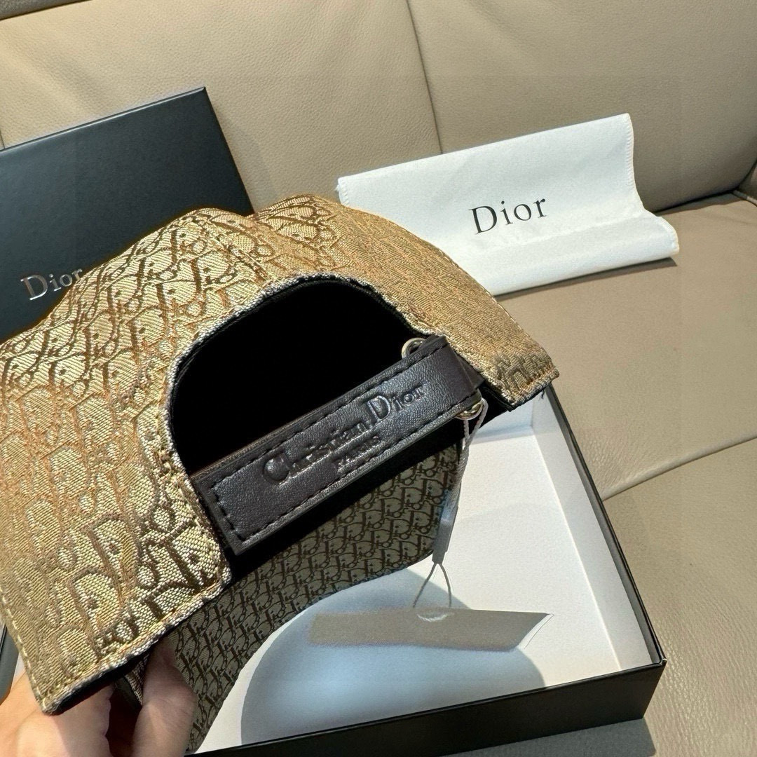 新款出货配盒子布袋，Dior(迪奥)新款原单棒球帽， Dior老花，复古韵味十足，专柜断货热门，1:1开