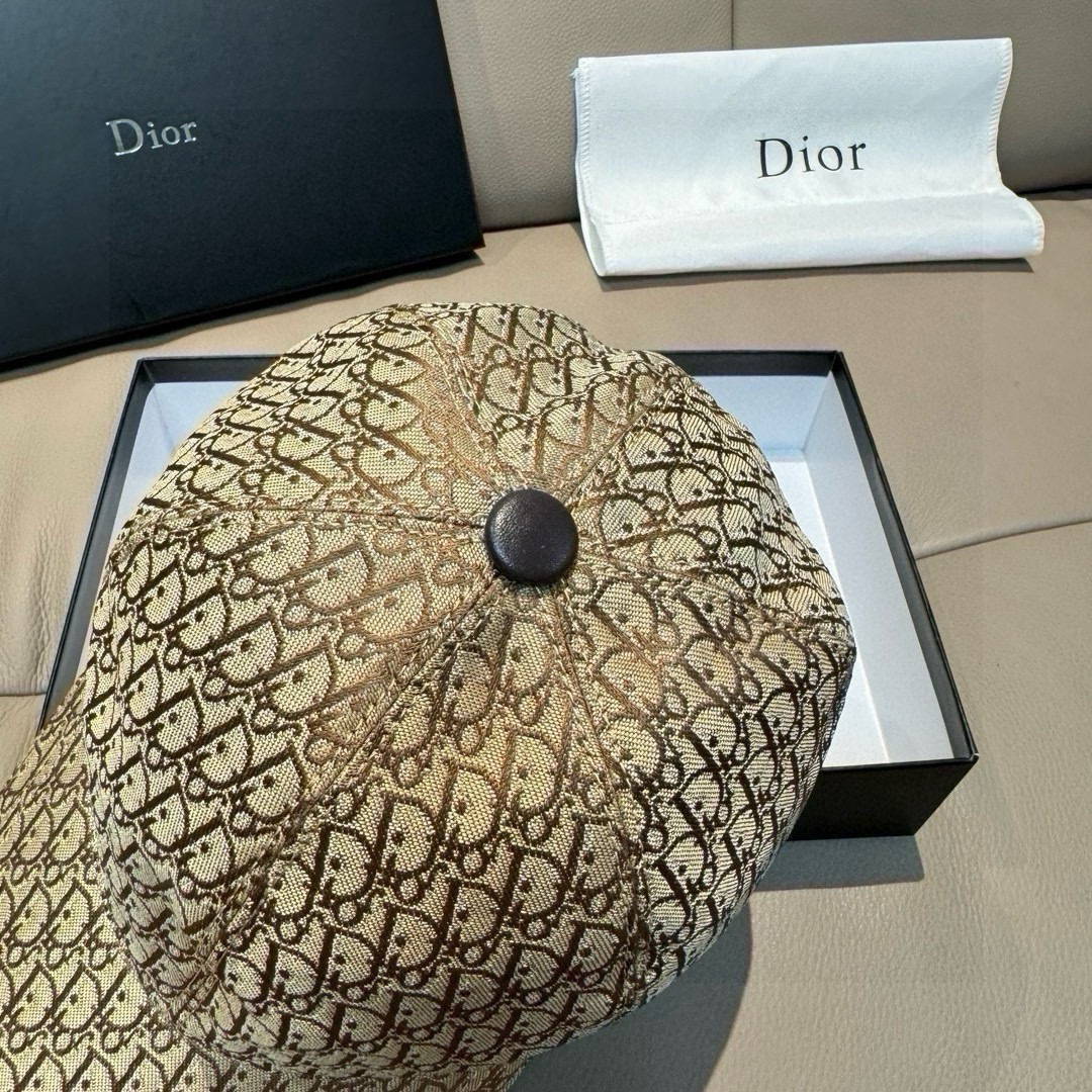 新款出货配盒子布袋，Dior(迪奥)新款原单棒球帽， Dior老花，复古韵味十足，专柜断货热门，1:1开