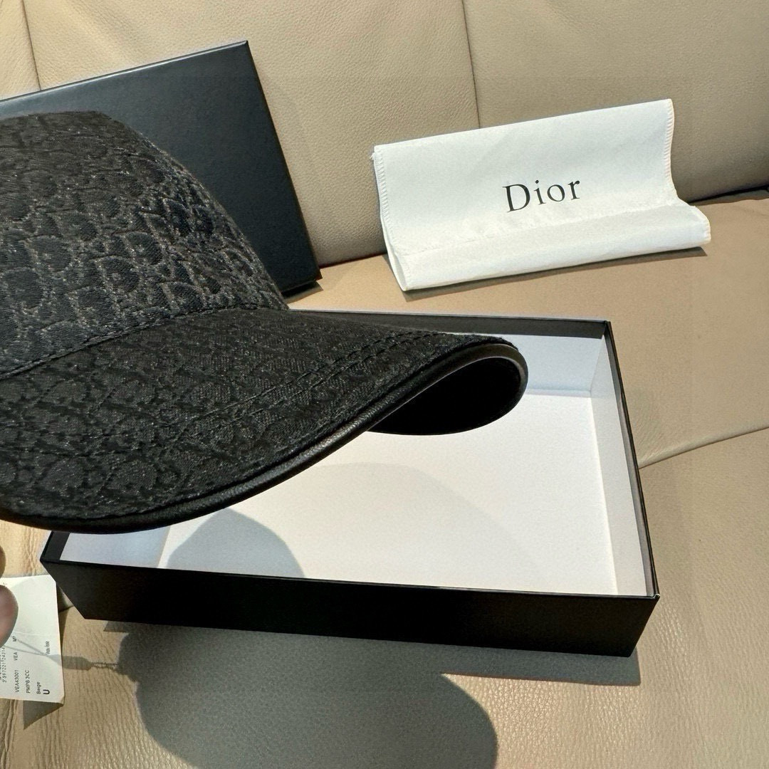 新款出货配盒子布袋，Dior(迪奥)新款原单棒球帽， Dior老花，复古韵味十足，专柜断货热门，1:1开