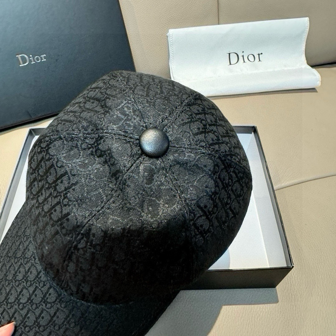 新款出货配盒子布袋，Dior(迪奥)新款原单棒球帽， Dior老花，复古韵味十足，专柜断货热门，1:1开