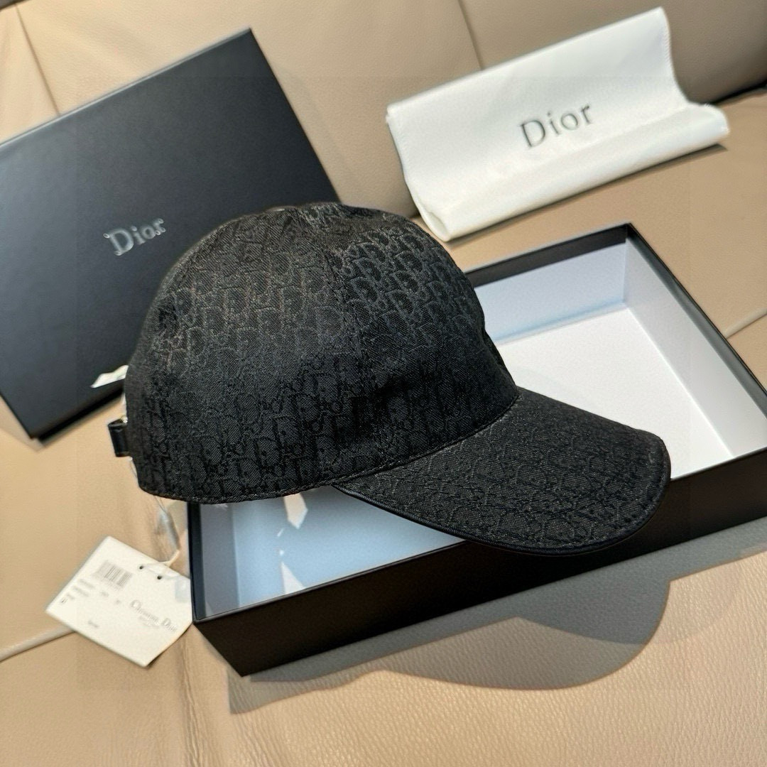 新款出货配盒子布袋，Dior(迪奥)新款原单棒球帽， Dior老花，复古韵味十足，专柜断货热门，1:1开