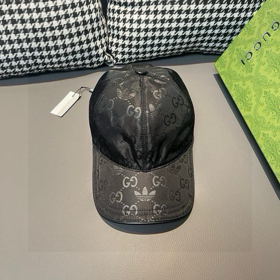 古奇新款Adidas&Gucci联名款出货啦！配盒子布袋。专柜热卖中。1:1开模订制，重工打造，完美复刻