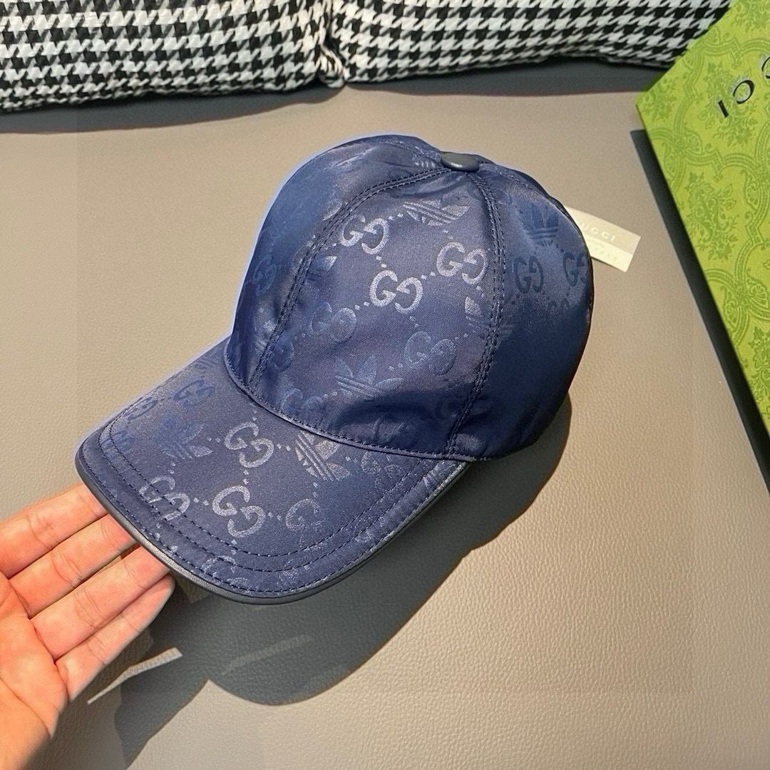 古奇新款Adidas&Gucci联名款出货啦！配盒子布袋。专柜热卖中。1:1开模订制，重工打造，完美复刻