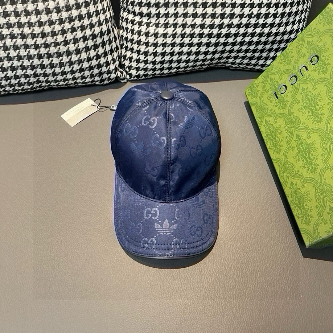 古奇新款Adidas&Gucci联名款出货啦！配盒子布袋。专柜热卖中。1:1开模订制，重工打造，完美复刻