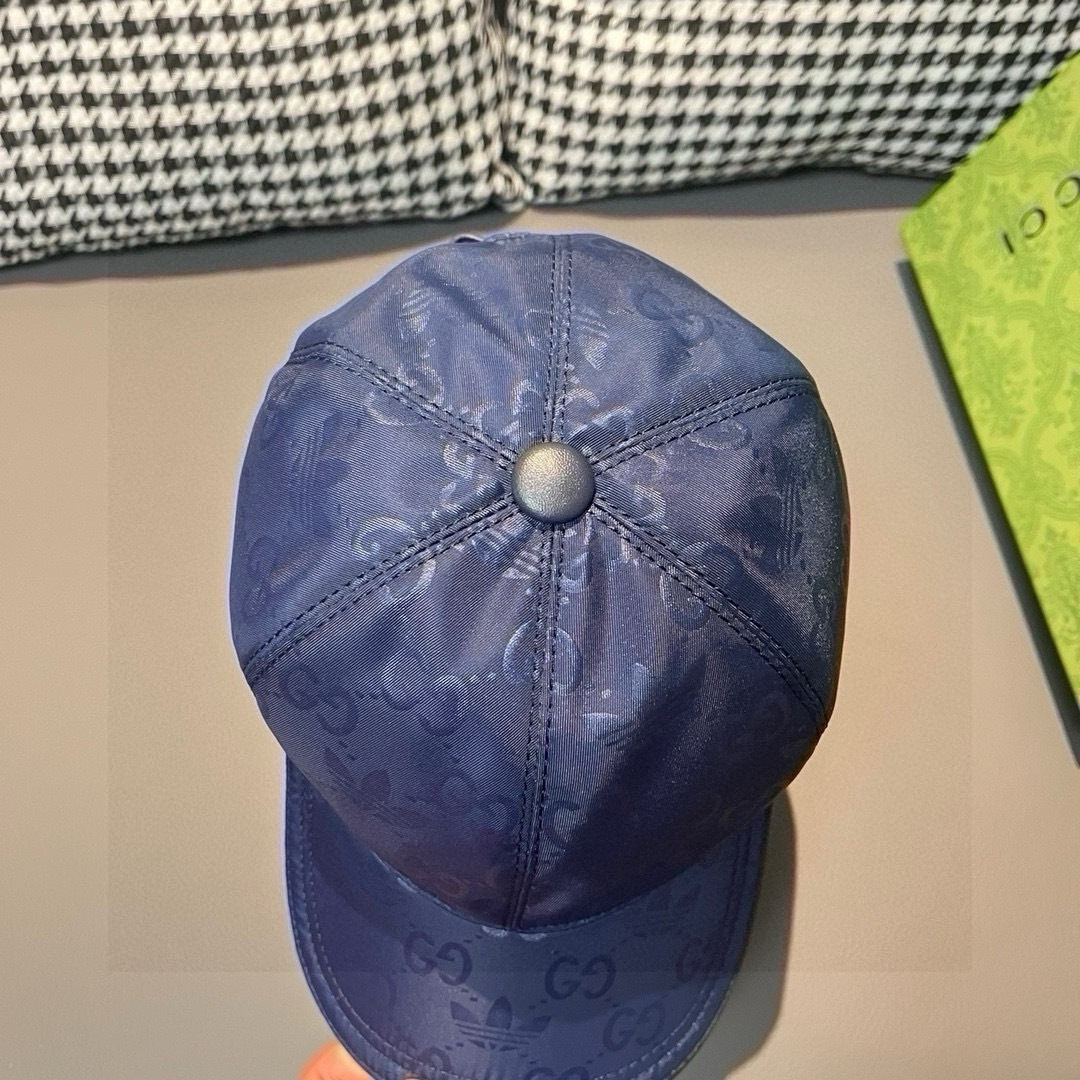 古奇新款Adidas&Gucci联名款出货啦！配盒子布袋。专柜热卖中。1:1开模订制，重工打造，完美复刻