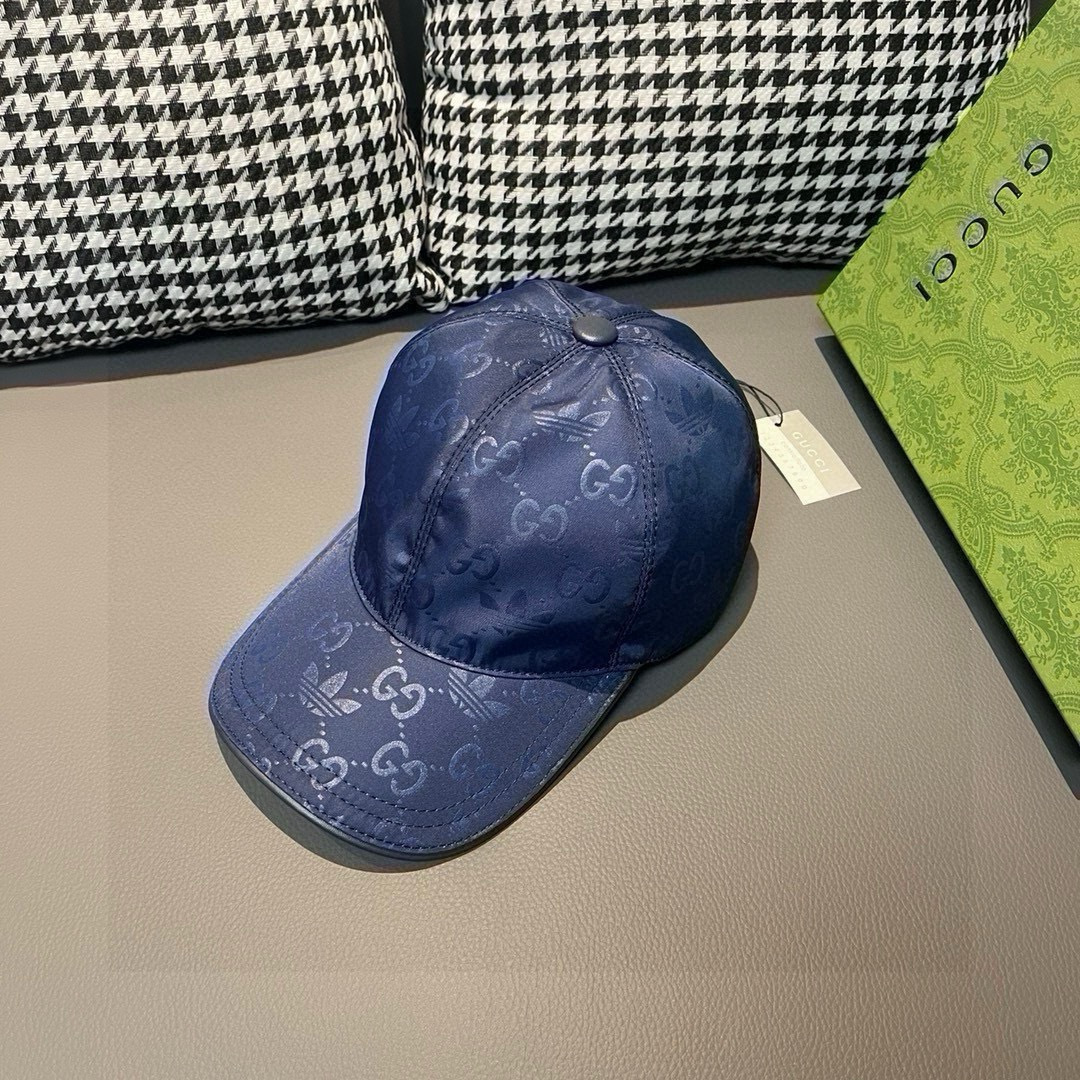 古奇新款Adidas&Gucci联名款出货啦！配盒子布袋。专柜热卖中。1:1开模订制，重工打造，完美复刻