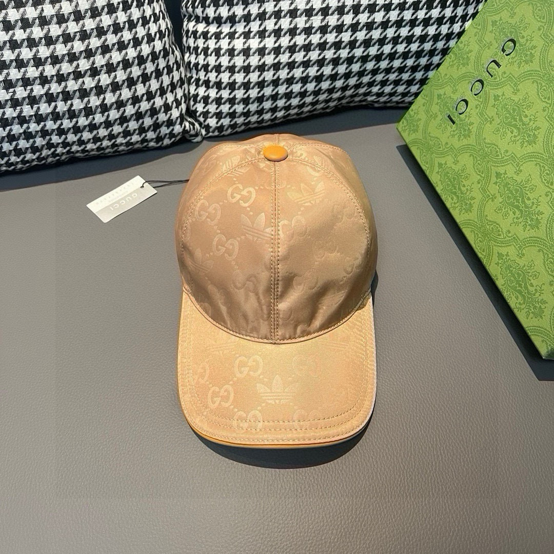 古奇新款Adidas&Gucci联名款出货啦！配盒子布袋。专柜热卖中。1:1开模订制，重工打造，完美复刻