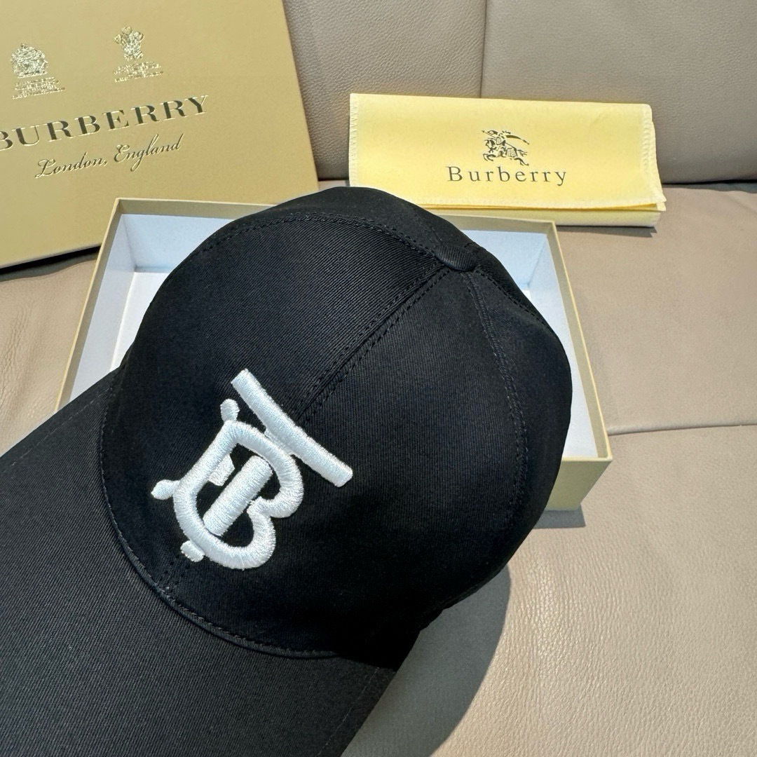 配盒子布袋，Burberry（巴宝莉）专柜爆款原单棒球帽，1:1开模订制，立体刺绣，精致无暇！100%纯