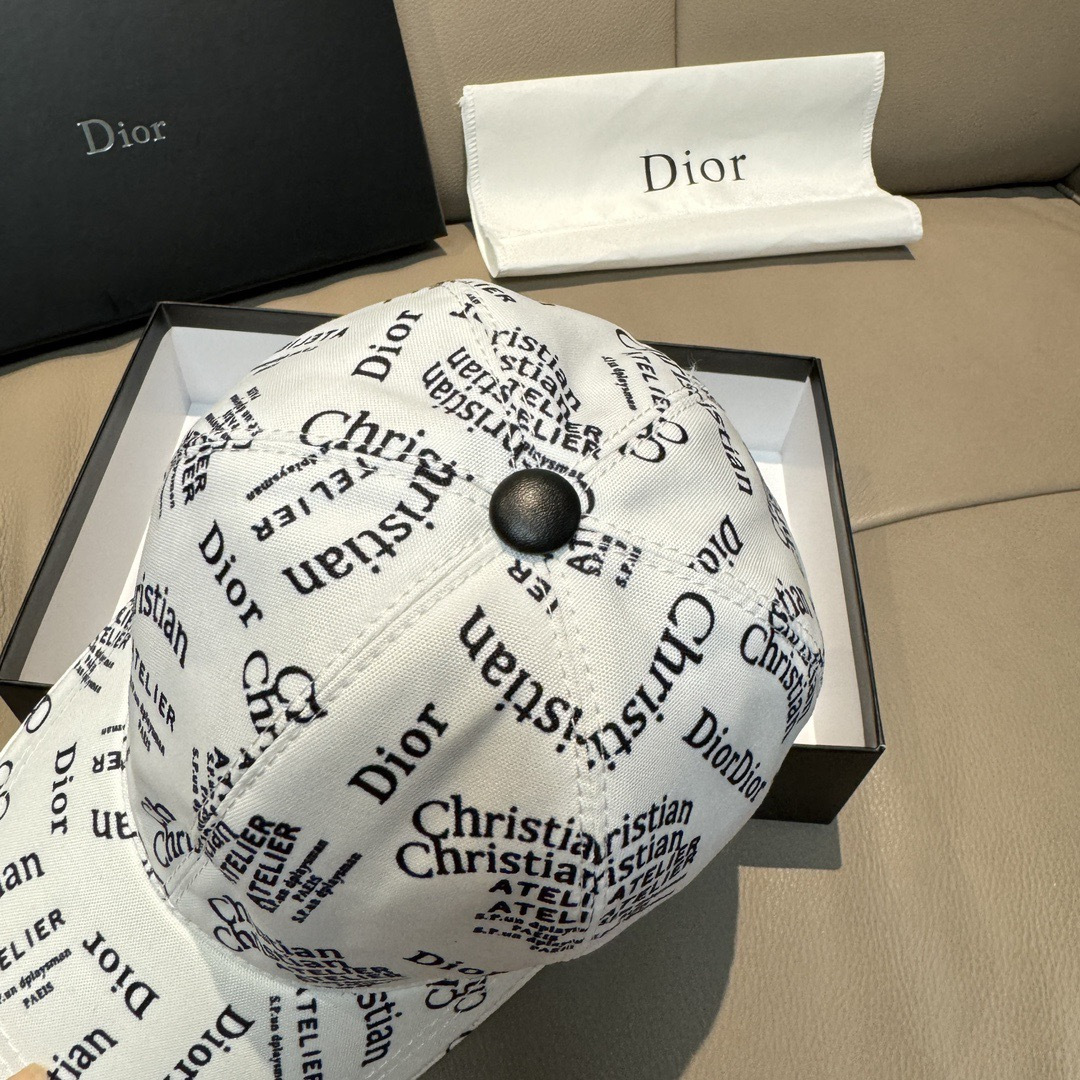 Dior 配盒子布袋 Dior(迪奥)新款 棒球帽 Christian Dior丝印 韵味十足
