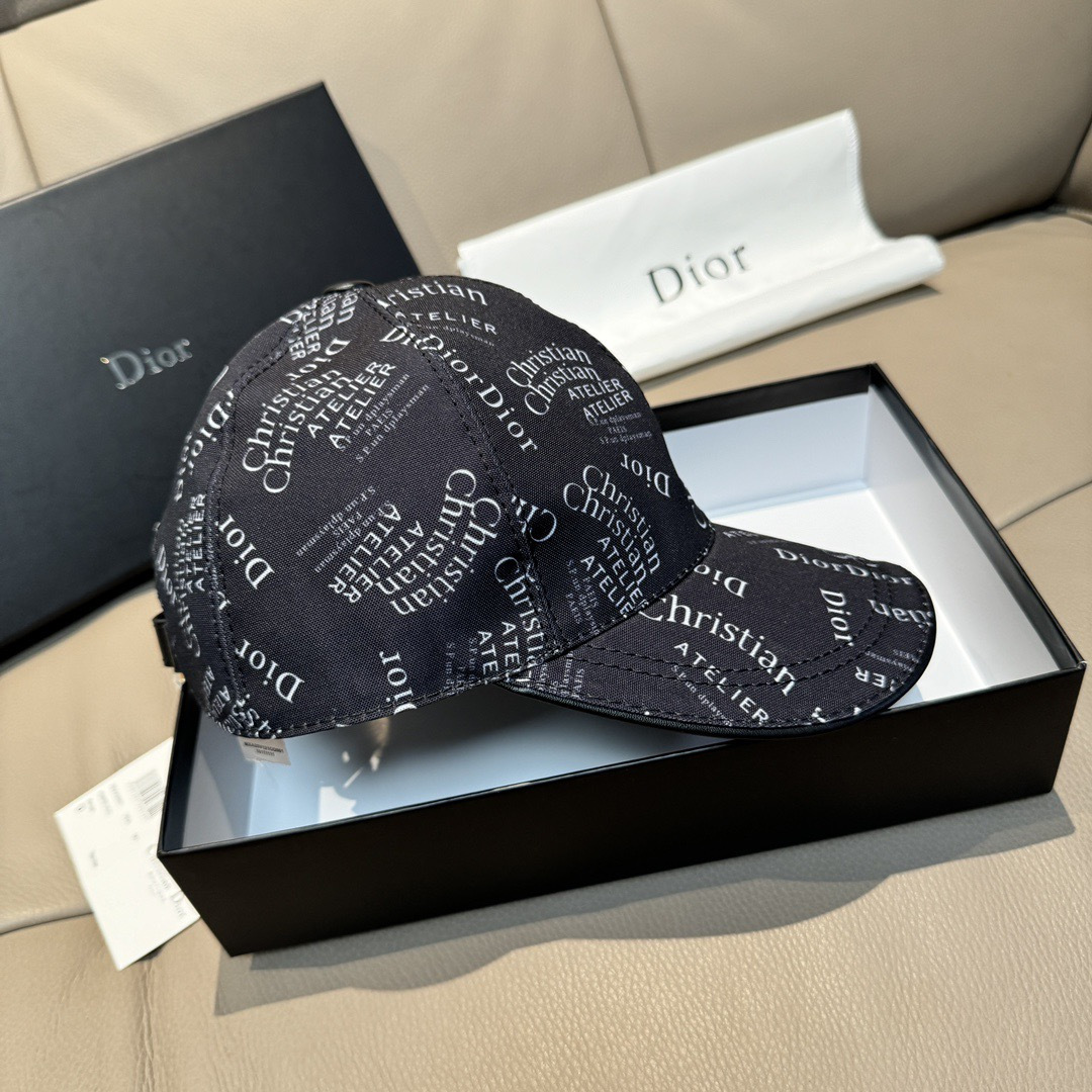 Dior 配盒子布袋 Dior(迪奥)新款 棒球帽 Christian Dior丝印 韵味十足