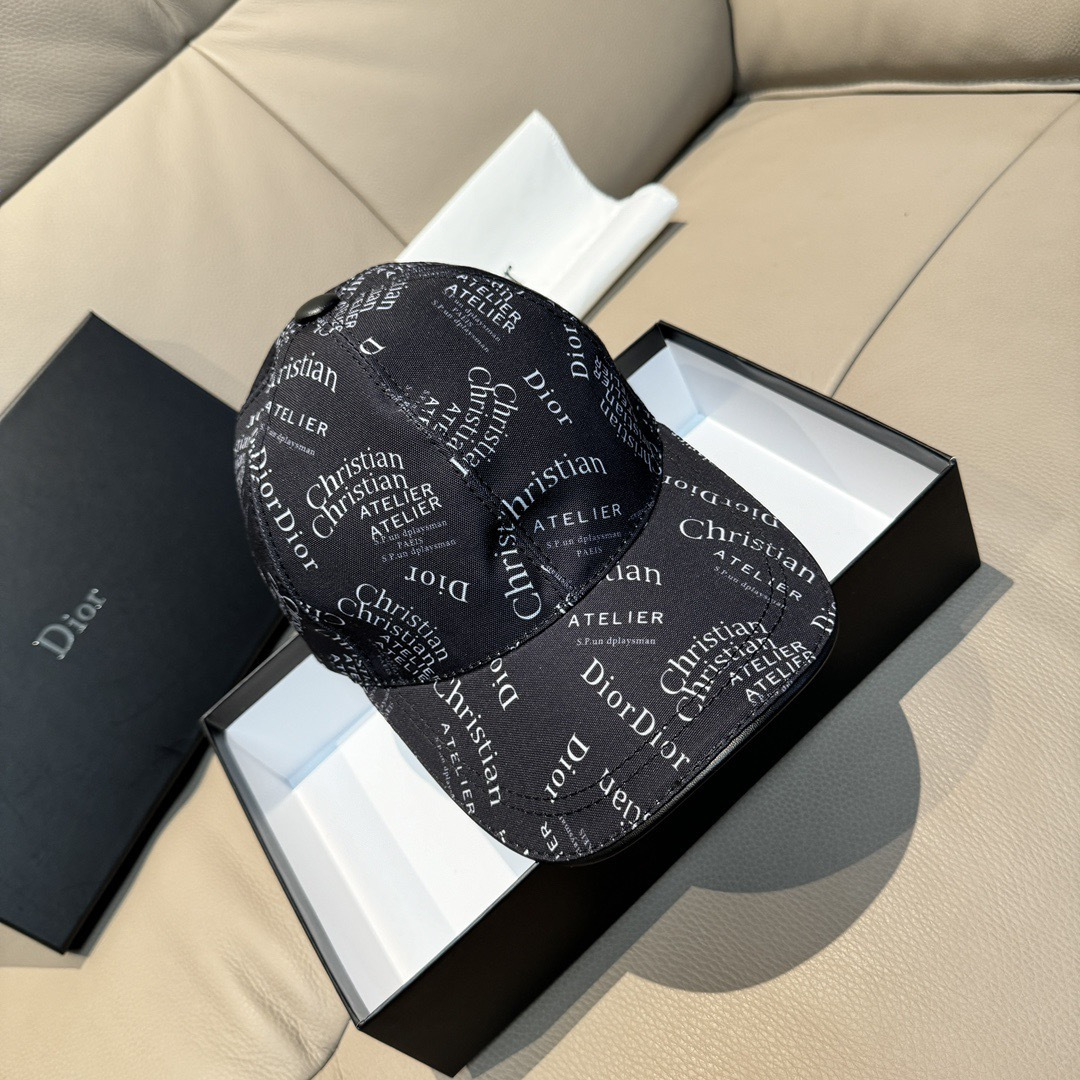 Dior 配盒子布袋 Dior(迪奥)新款 棒球帽 Christian Dior丝印 韵味十足