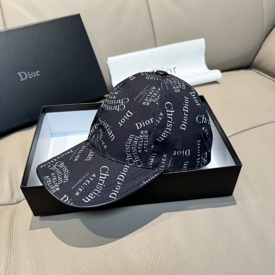 Dior 配盒子布袋 Dior(迪奥)新款 棒球帽 Christian Dior丝印 韵味十足
