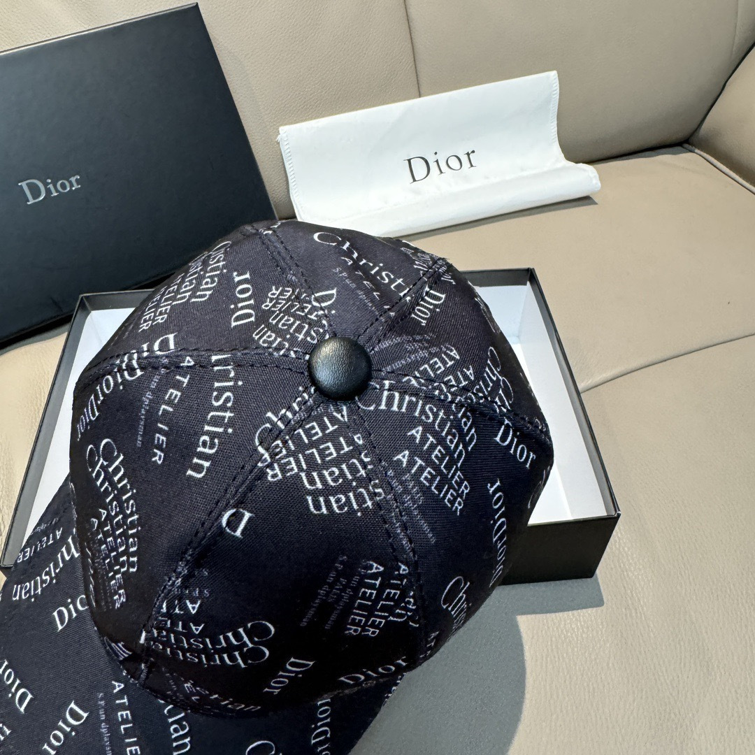 Dior 配盒子布袋 Dior(迪奥)新款 棒球帽 Christian Dior丝印 韵味十足