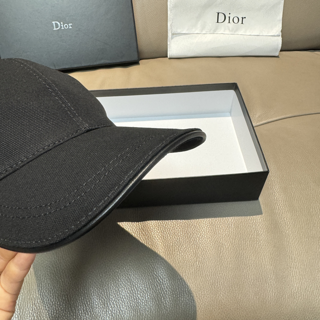 Dior 配盒子布袋 Dior(迪奥) 棒球帽 字母刺绣 1:1开模订制 帆布料+头层牛皮