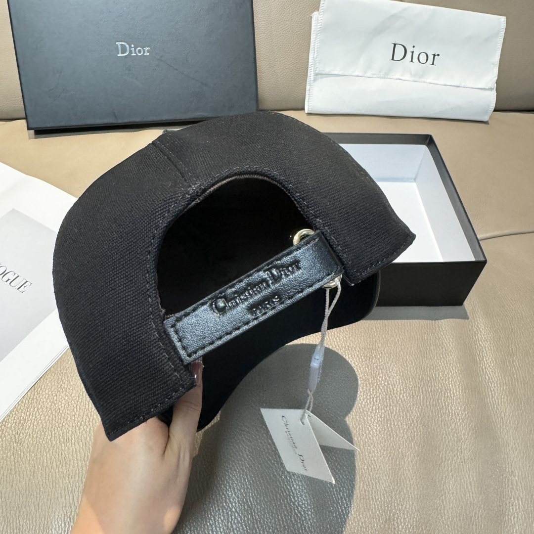Dior 配盒子布袋 Dior(迪奥) 棒球帽 字母刺绣 1:1开模订制 帆布料+头层牛皮