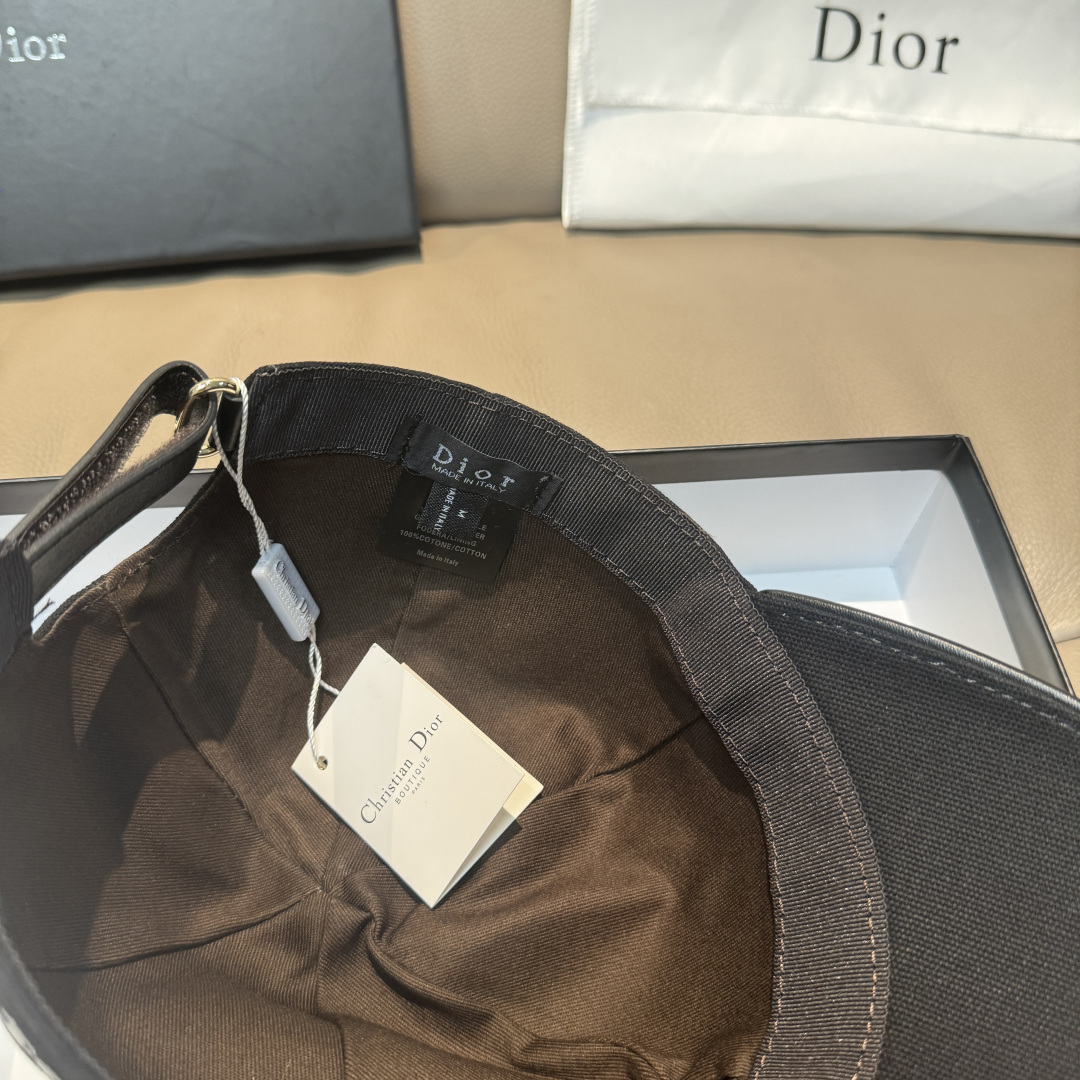 Dior 配盒子布袋 Dior(迪奥) 棒球帽 字母刺绣 1:1开模订制 帆布料+头层牛皮