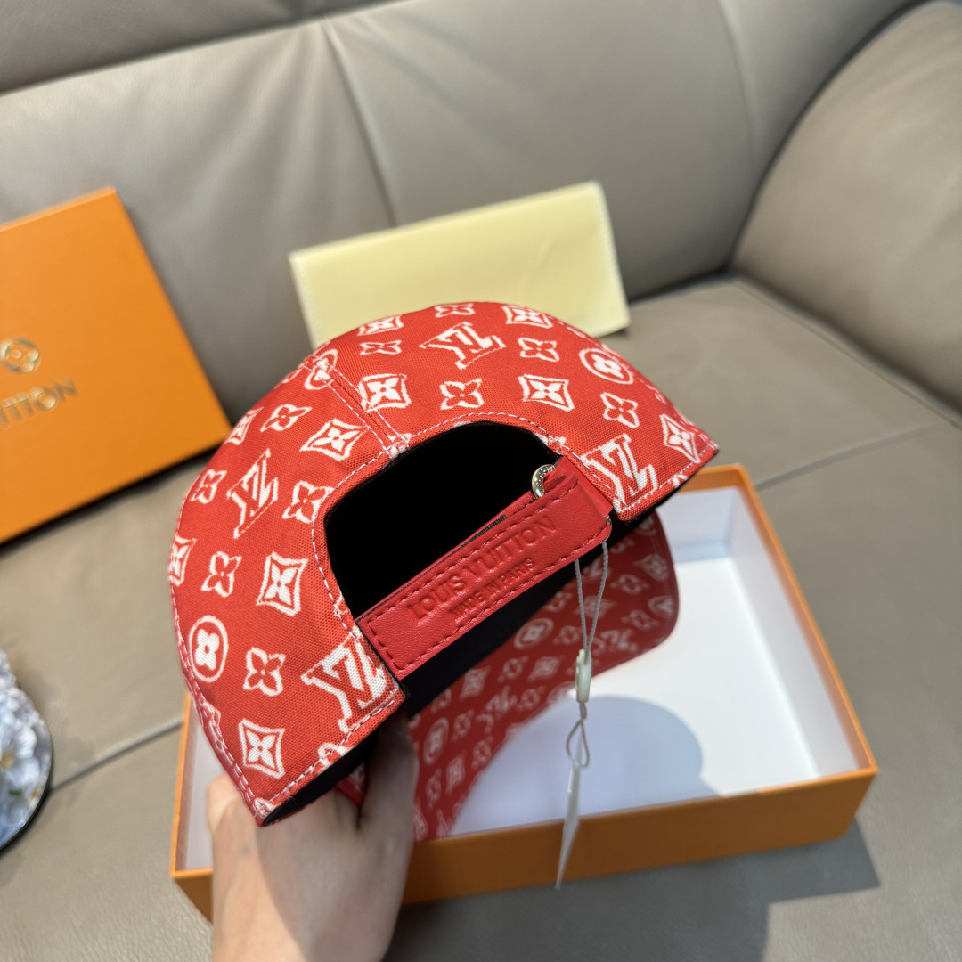 配盒子布袋，LV(路易威登)新款原单棒球帽， 专柜1:1开模订制，原版帆布料+头层牛皮，轻盈透气！质量超