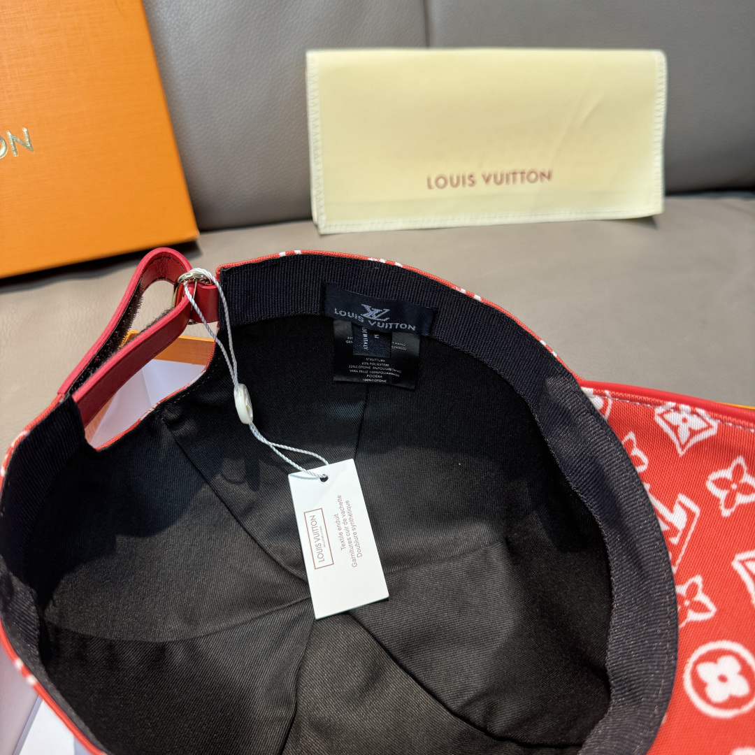 配盒子布袋，LV(路易威登)新款原单棒球帽， 专柜1:1开模订制，原版帆布料+头层牛皮，轻盈透气！质量超
