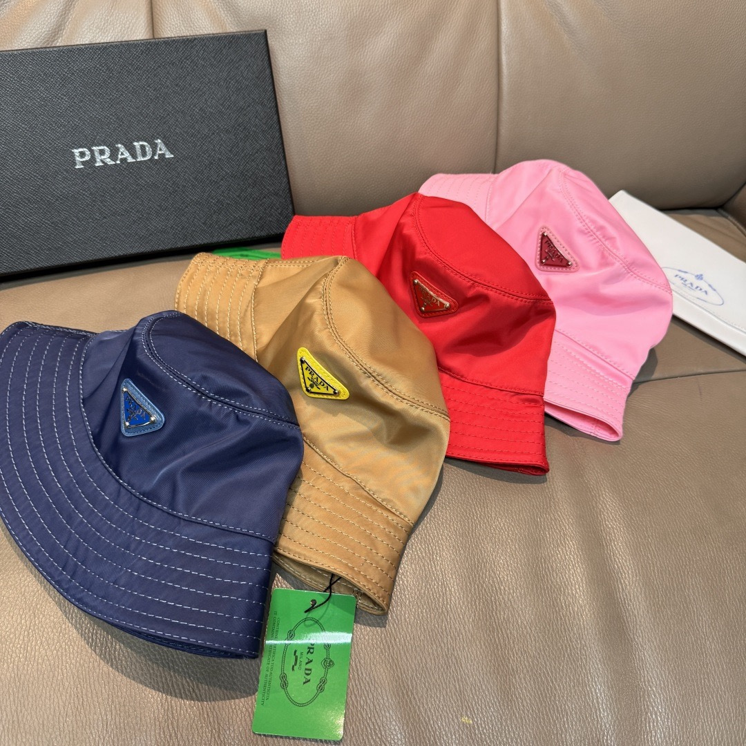 隔着屏幕都能感受到的好质量！ Prada(普拉达)爆版渔夫帽出货！ 配盒子布袋，此款渔夫帽时尚与经典相结合，原厂订制经典