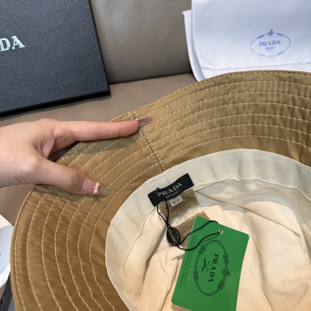 隔着屏幕都能感受到的好质量！ Prada(普拉达)爆版渔夫帽出货！ 配盒子布袋，此款渔夫帽时尚与经典相结合，原厂订制经典