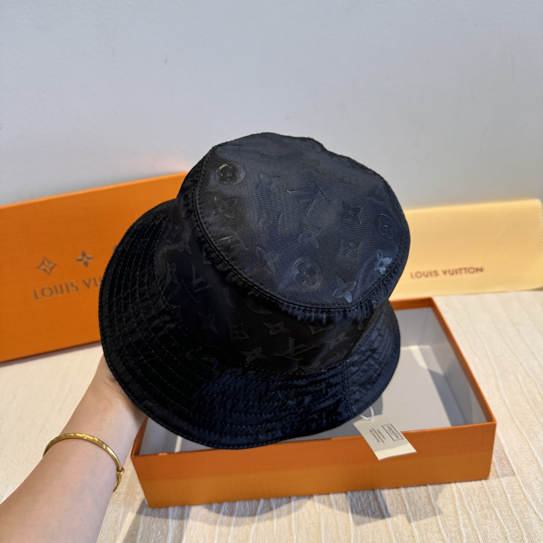 配包装布袋，Lv经典款原单渔夫帽，顶级版本，专柜1:1开模订制，原版缎面提花布料+纯棉里衬，轻盈透气！质